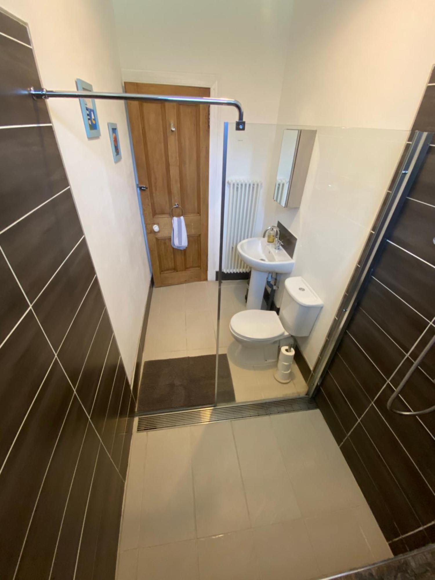 Roy Place Gdn Apartment Кембелтаун Екстериор снимка